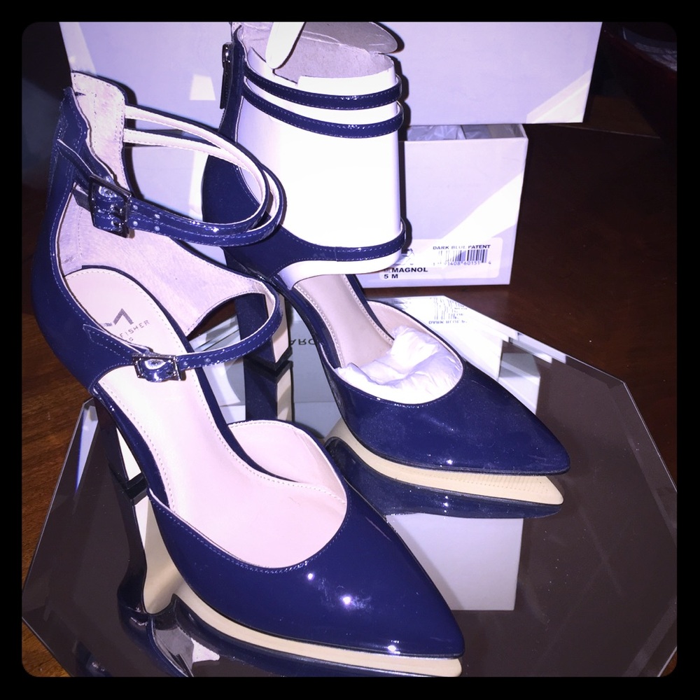 NEW Marc Fisher Navy Blue Patent Leather Heels Size 5